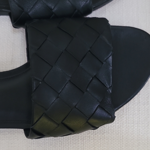 Veronica Beard Black Leather Slide - Picture 3 of 5